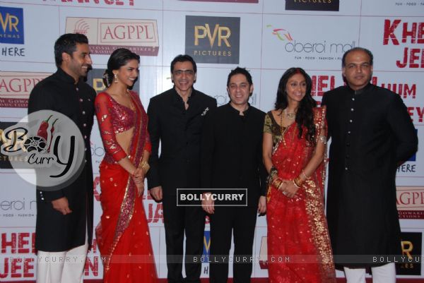 Team of "Khelein Hum Jee Jaan Sey" at the premiere of the movie in Mumbai. . (110929)