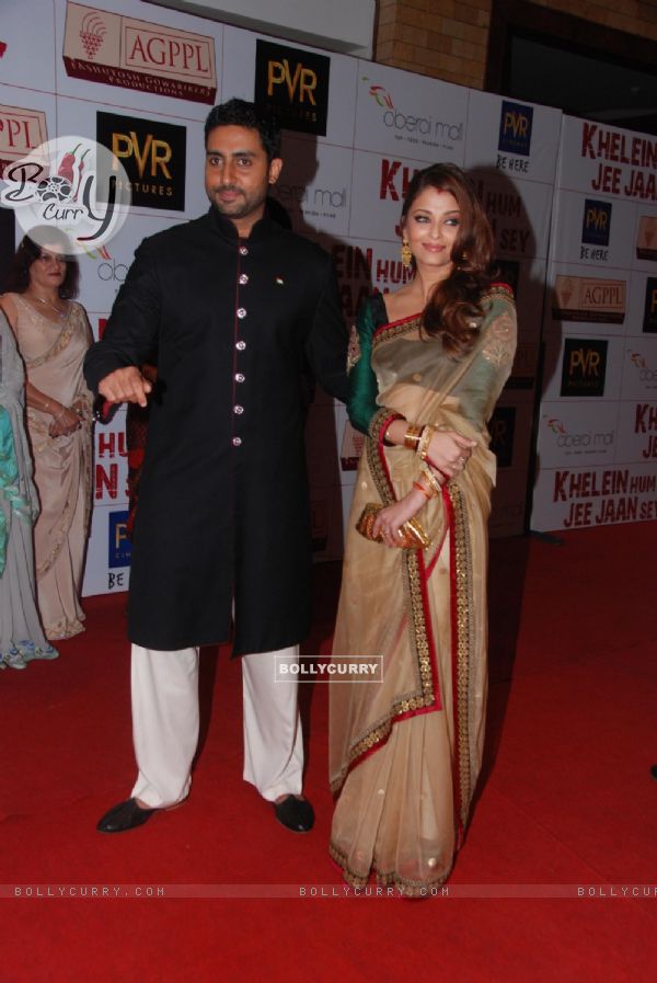 Bollywood actotrs Abhishek Bachchan  and Aishwarya Rai at the premiere of (110931)