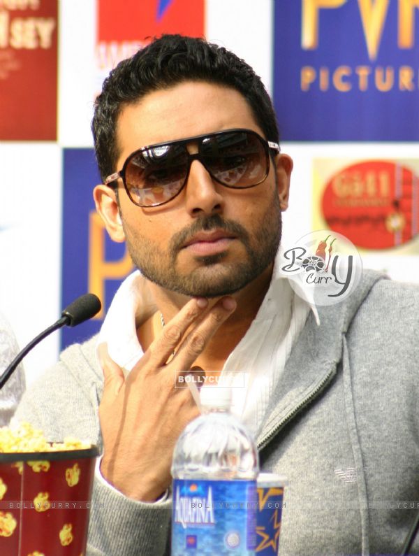 Abhishek Bachchan at a press conference to promote his film (111057)