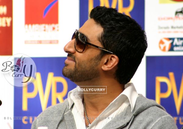 Abhishek Bachchan at a press conference to promote his film (111059)