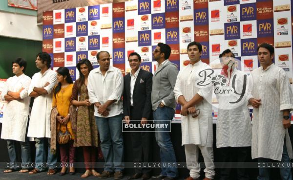 Abhishek Bachchan,Deepika Padukone and  Ashutosh Gowarikar with filmcast to promote their film (111061)