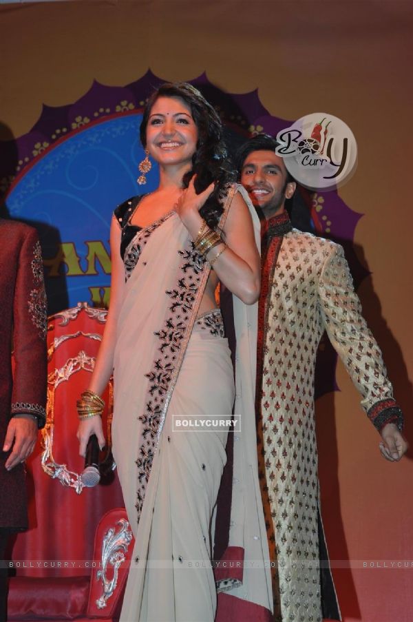 Anushka Sharma and Ranveer Singh in Special Shaadi By Band Baaja Baaraat (111092)