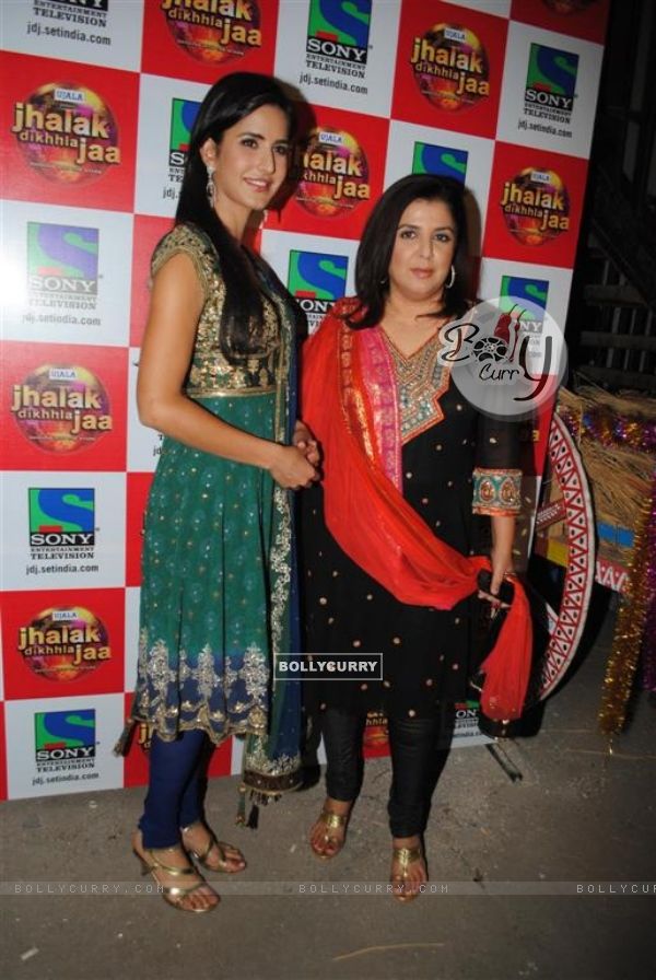 Farah Khan and Katrina Kaif at Promotion of Tees Maar Khan on reality show Jhalak Dikhhla Jaa (111876)