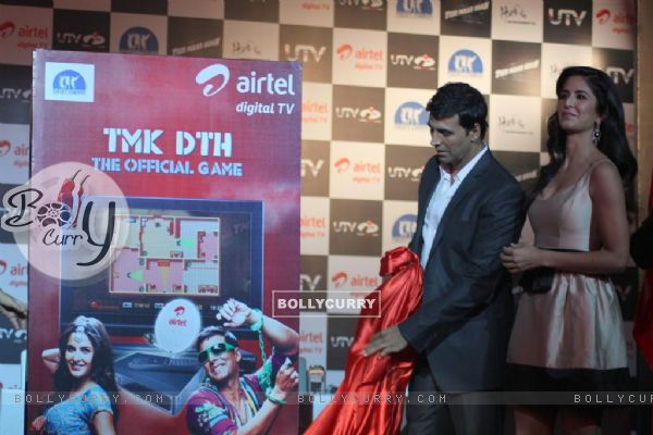 Akshay and Katrina at Launch of the 'Tees Maar Khan' Official Game at Novotel, Juhu, Mumbai (112107)