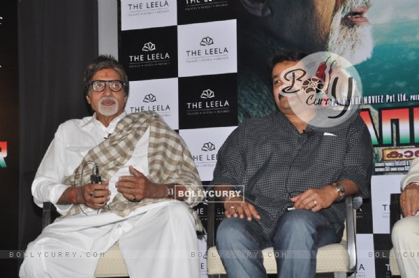 Amitabh Bachchan and Mohanlal at the press meet of Kandahar hosted by the Leela Hotels (112509)