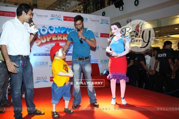 Ajay Devgan at Promotion of movie  "Toonpur Ka Super Hero" at oberoi mall, Mumbai (113576)