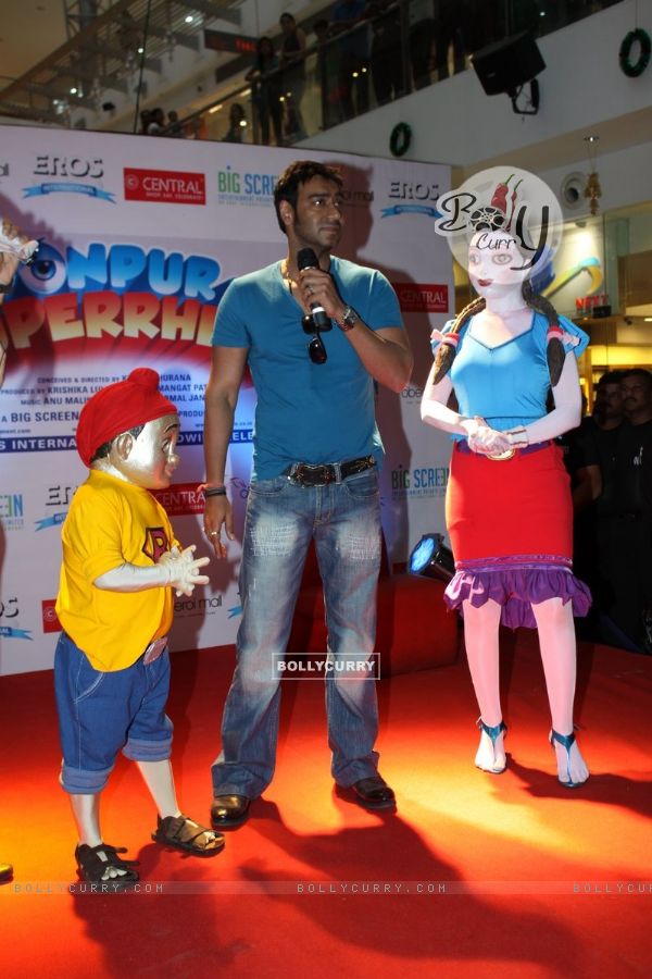Ajay Devgan at Promotion of movie  "Toonpur Ka Super Hero" at oberoi mall, Mumbai (113577)