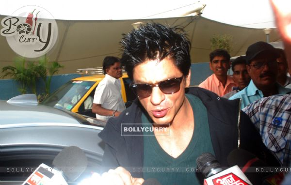 Shahrukh Khan leaves for Dubai to celebrate New Year