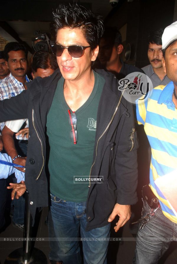 Shahrukh Khan leaves for Dubai to celebrate New Year