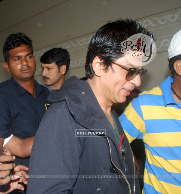 Shahrukh Khan leaves for Dubai to celebrate New Year