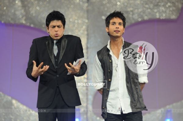 Shahrukh and Shahid anchoring in 17th Annual STAR Screen Awards