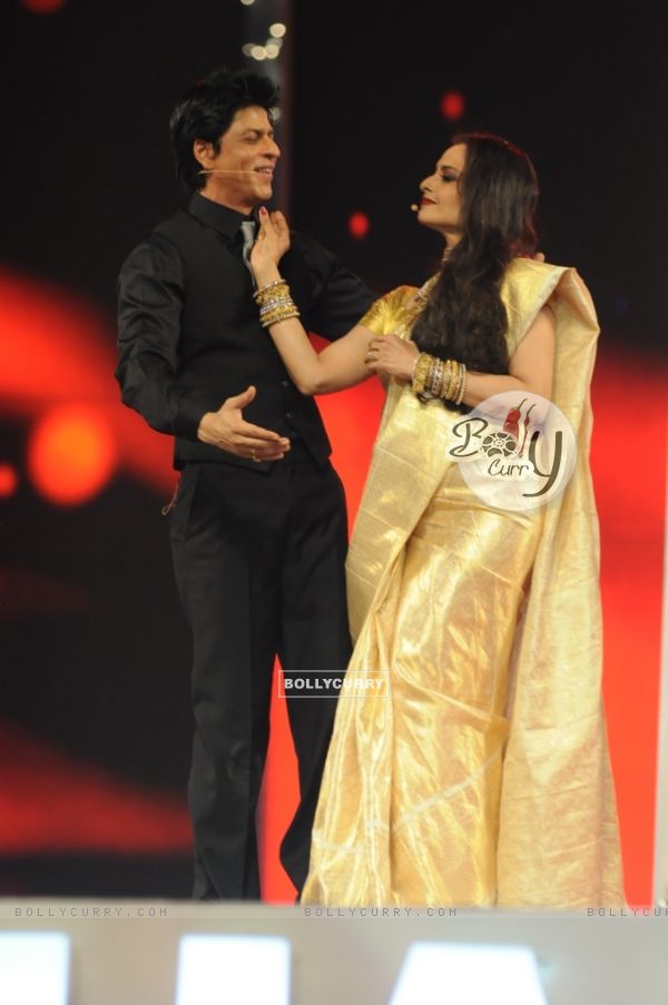Legendary Rekha and King Khan while lightening up the evening at 17th Annual STAR Screen Awards