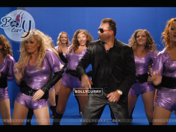Sanjay Dutt dancing with hot ladies