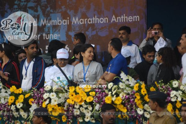Juhi Chawla at Standard Chartered Mumbai Marathon 2011