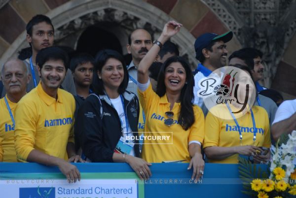 Shilpa Shetty,Tina Ambani, Priya Dutt and Shreyas Talpade at Standard Chartered Mumbai Marathon 2011