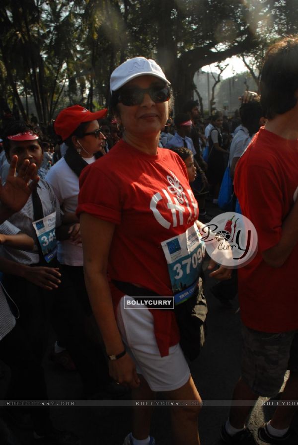Neena Gupta at Standard Chartered Mumbai Marathon 2011