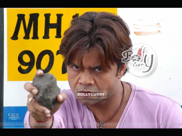 Rajpal Yadav throwing his stone