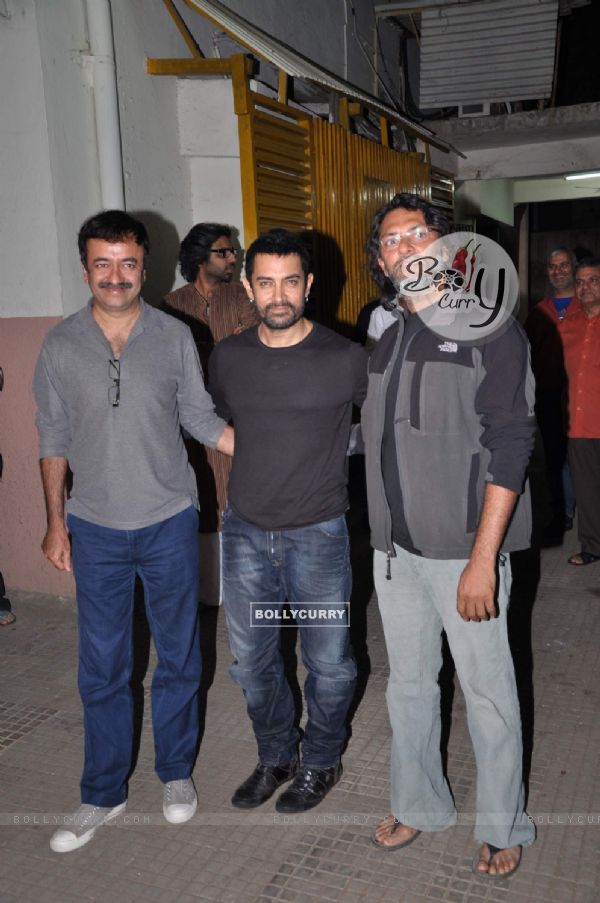 Aamir Khan at 'Dhobi Ghat' screening with Rajkumar Hirani and Rakeysh Omprakash Mehra. . (117424)