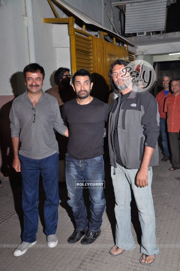 Aamir Khan at 'Dhobi Ghat' screening with Rajkumar Hirani and Rakeysh Omprakash Mehra. . (117425)