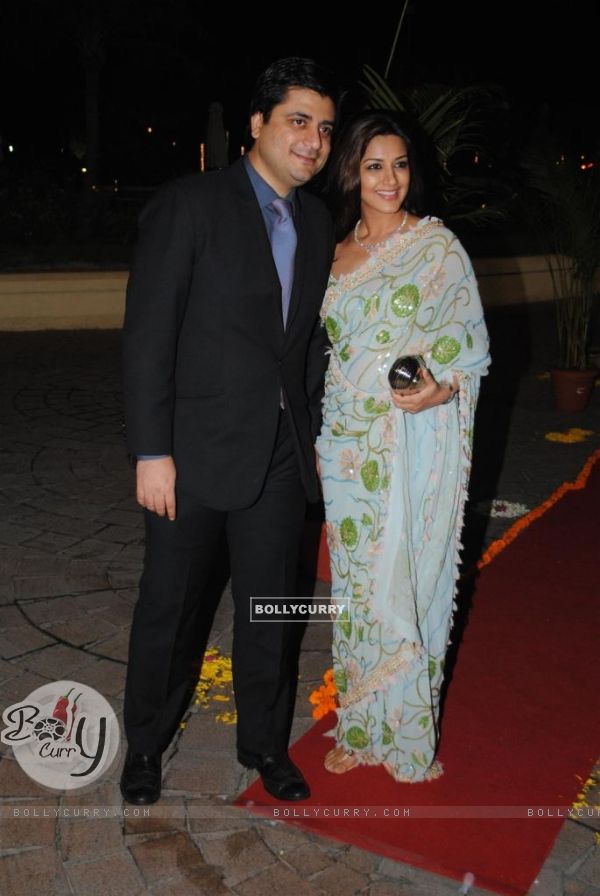 Sonali Bendre with his husband in Sameer Soni and Neelam Kothari's wedding ceremony