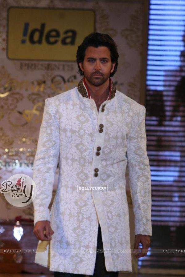 Hrithik Roshan walks the ramp in Shabana Azmi's charity show 'Mizwan Sonnets in fabric'