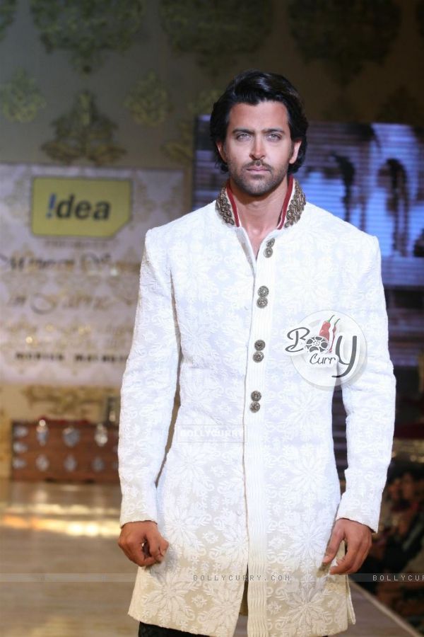 Hrithik Roshan grace Shabana Azmi's charity show 'Mizwan Sonnets in fabric'
