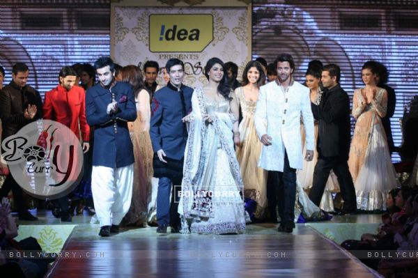 Bollywood celebs walks the ramp for Shabana Azmi's charity show 'Mizwan'