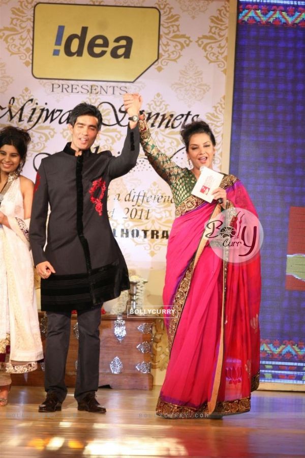 Manish Malhotra grace Shabana Azmi's charity show 'Mizwan Sonnets in fabric'