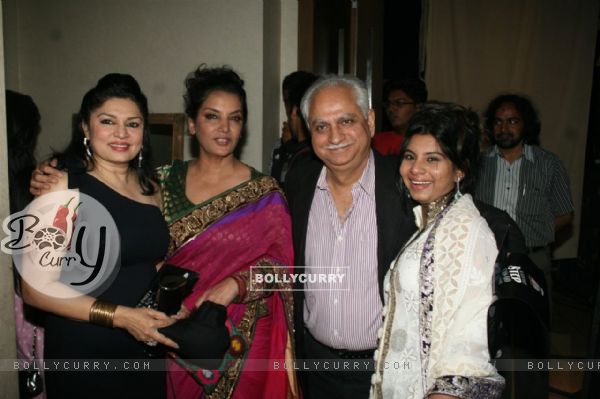 Ramesh and Kiran Sippy with Shabana Azmi's charity show 'Mizwan Sonnets in fabric'