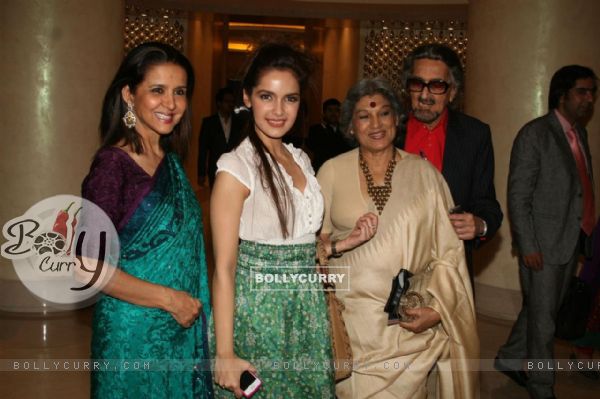 Shazahn Padamsee and Dolly Thakore at Shabana Azmi's charity show 'Mizwan Sonnets in fabric'