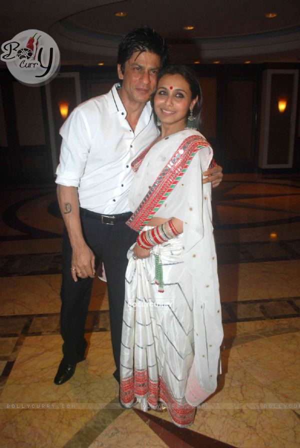 Shahrukh Khan and Rani Mukherjee in Sameer Soni and Neelam's wedding reception
