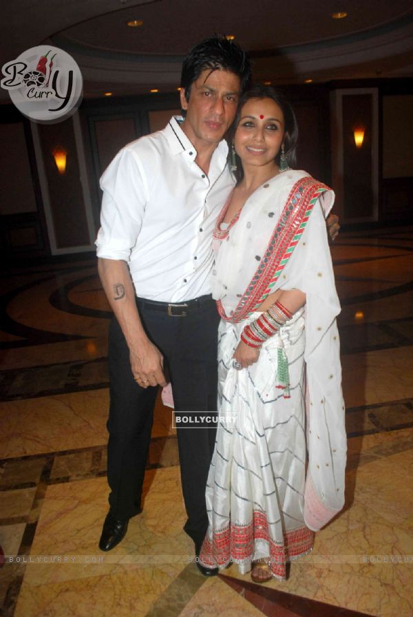 Shahrukh Khan and Rani Mukherjee at Sameer Soni and Neelam's wedding reception