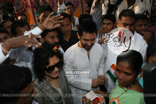 Aamir and Kiran celebrate Republic Day at Dhobi Ghat in Mumbai (118227)