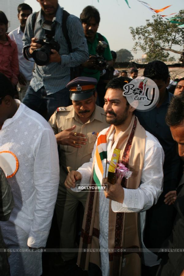 Aamir Khan celebrate Republic Day at Dhobi Ghat in Mumbai