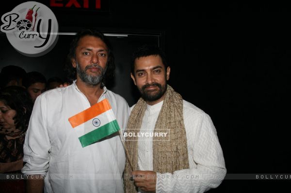 Aamir Khan and Rakeysh Omprakash Mehra at 'Rang De Basanti' team celebrates its 5th year (118472)