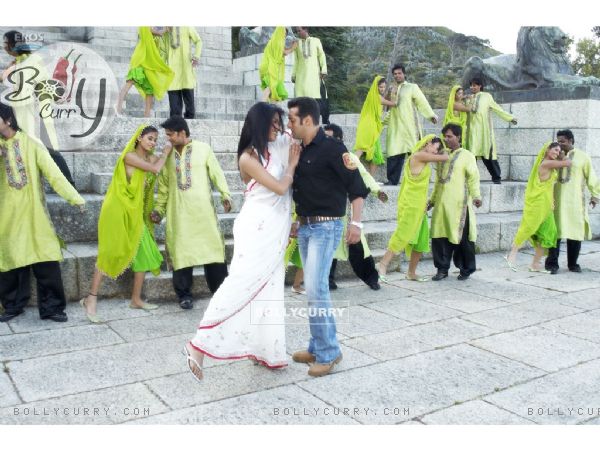 Romantic scene of Salman and Priyanka