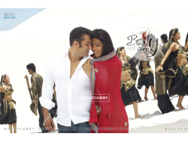 Salman and Priyanka feeling shy (11856)