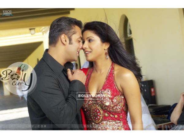 Salman romancing with Priyanka (11864)