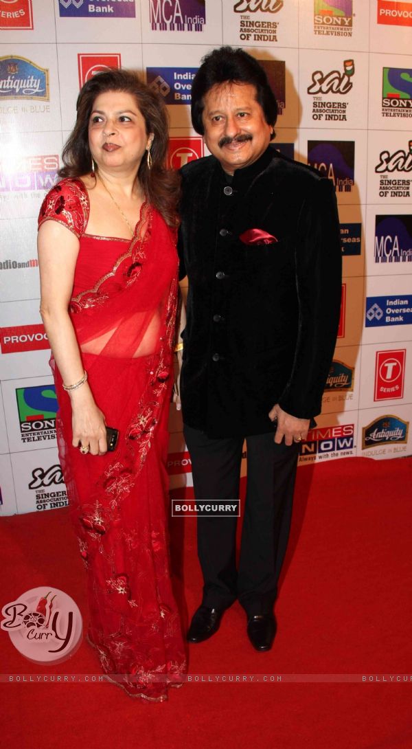 Pankaj Udhas with his wife at Mirchi Music Awards 2011 at BKC