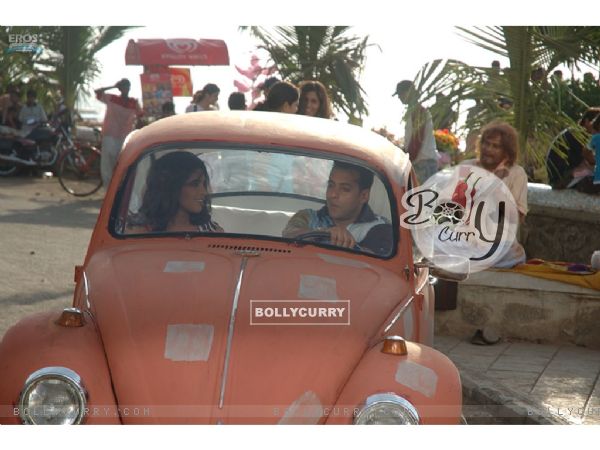 Salman and Priyanka sitting on a car