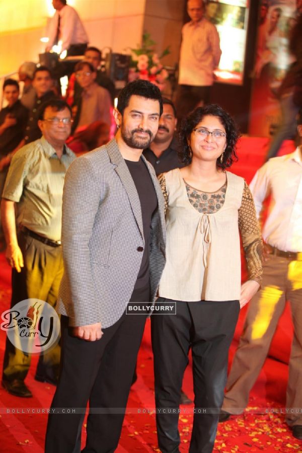 Aamir Khan and Kiran Rao at Dev Anands old classic film Hum Dono premiere at Cinemax Versova