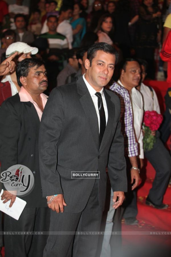 Salman Khan at Dev Anands old classic film Hum Dono premiere at Cinemax Versova