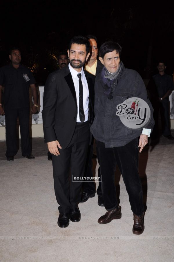Dev Anand with Aamir Khan at Imran Khan and Avantika Malik's Wedding Reception Party at Taj Land's End. .