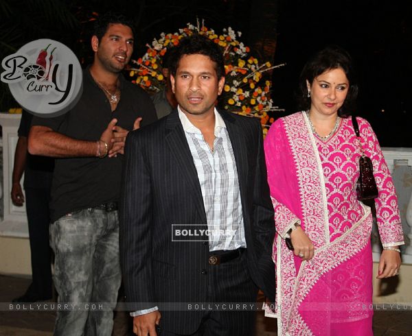 Sachin with Anjali Tendulkar and Yuvraj Singh at Imran Khan and Avantika Malik's Wedding Reception