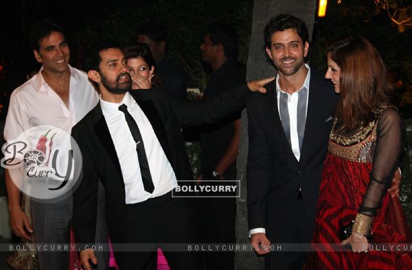 Aamir with Akshay and Hrithik at Imran Khan and Avantika Malik's Wedding Reception Party at Taj Land