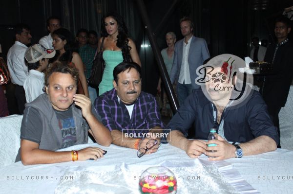 Sunny Deol at Yamla Pagla Deewana Film success party (120304)