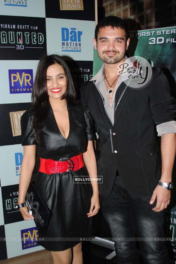 Twinkle Bajpai and Mimoh Chakraborty at Launch of Vikram Bhatt's 'Haunted - 3D' movie first look (120450)