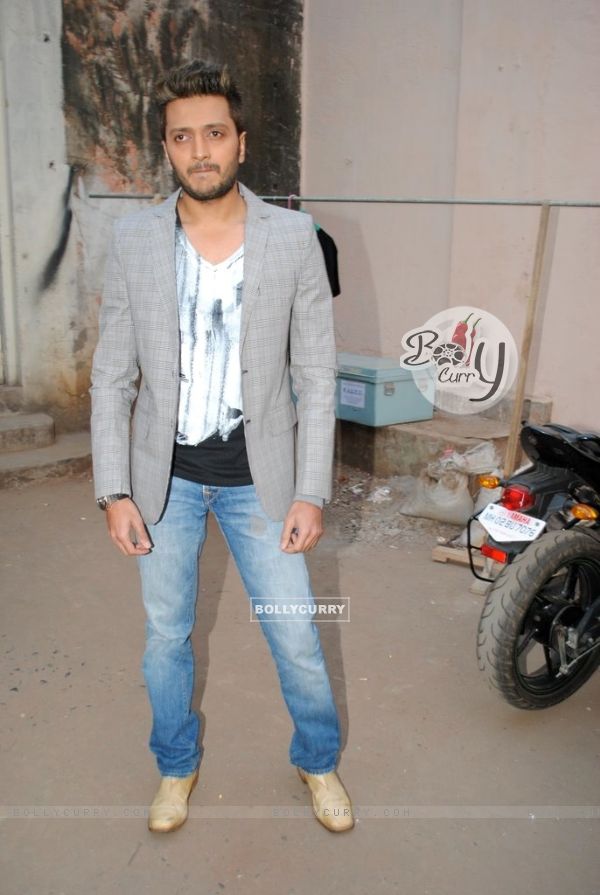 F.A.L.T.U movie actor Ritesh Deshmukh on the sets of Jhalak Dikhla Jaa at Filmistan