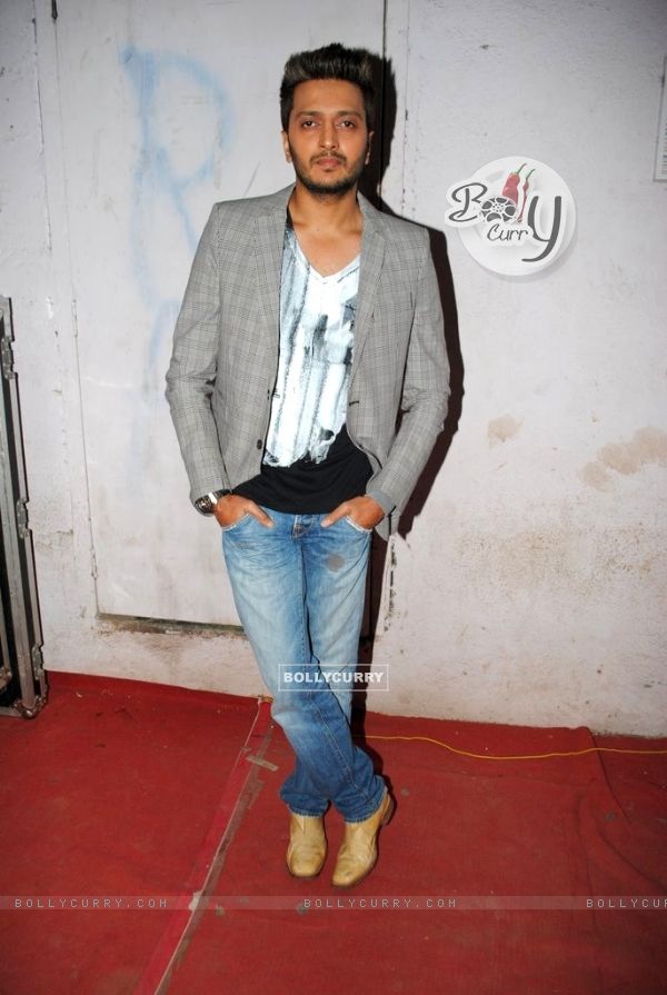 F.A.L.T.U movie actor Ritesh Deshmukh on the sets of Jhalak Dikhla Jaa at Filmistan (122332)