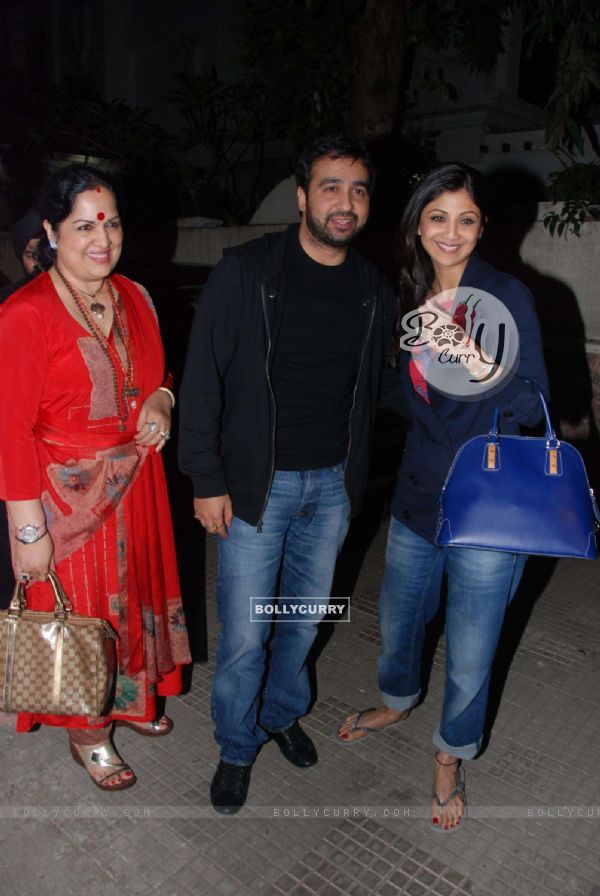Shilpa Shetty and Raj Kundra at Tanu Weds Manu Screening at Ketnav, Bandra. .